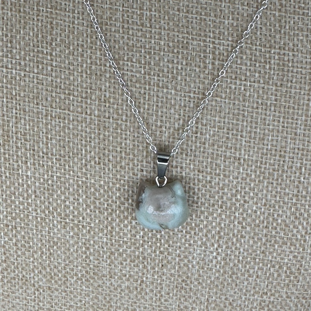 Green Flower Agate Cat Head Bead Pendant on Silver Box Chain